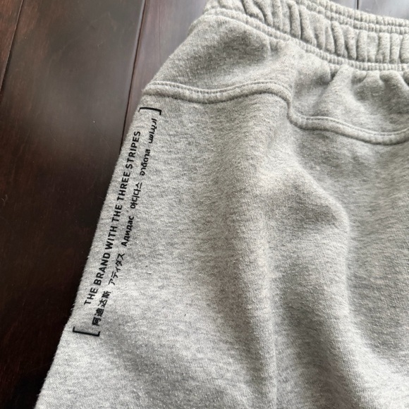 adidas Men's Pack Graphic Sweats Size M Graffiti Gray Joggers Streetwear Pants - Picture 10 of 10